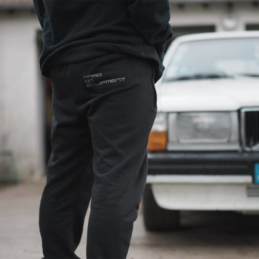 LE JOGGING HARD ON EQUIPMENT